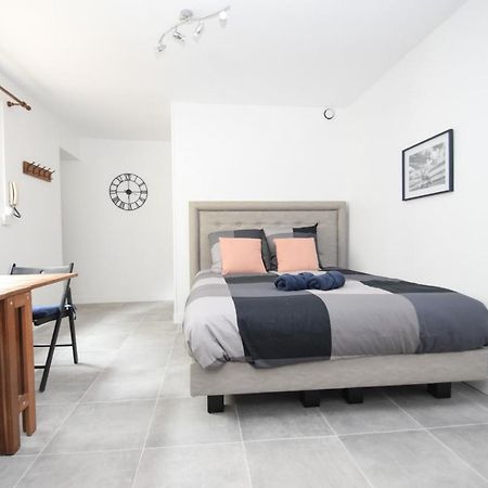 TOP studio refait à neuf aux porte de Paris proche RERMétro Vincennes Esterno foto